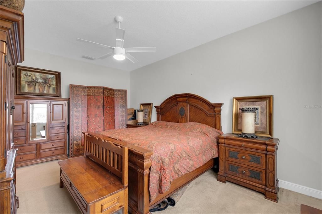 For Sale: $1,050,000 (5 beds, 4 baths, 4260 Square Feet)