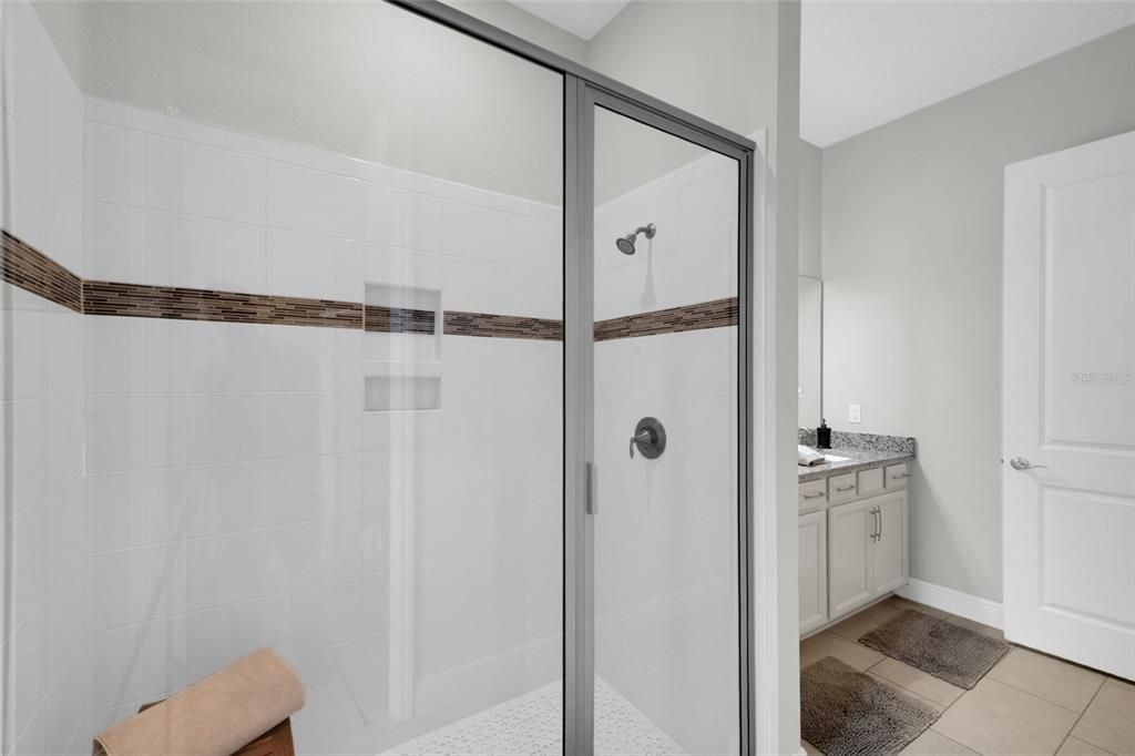 For Sale: $1,050,000 (5 beds, 4 baths, 4260 Square Feet)