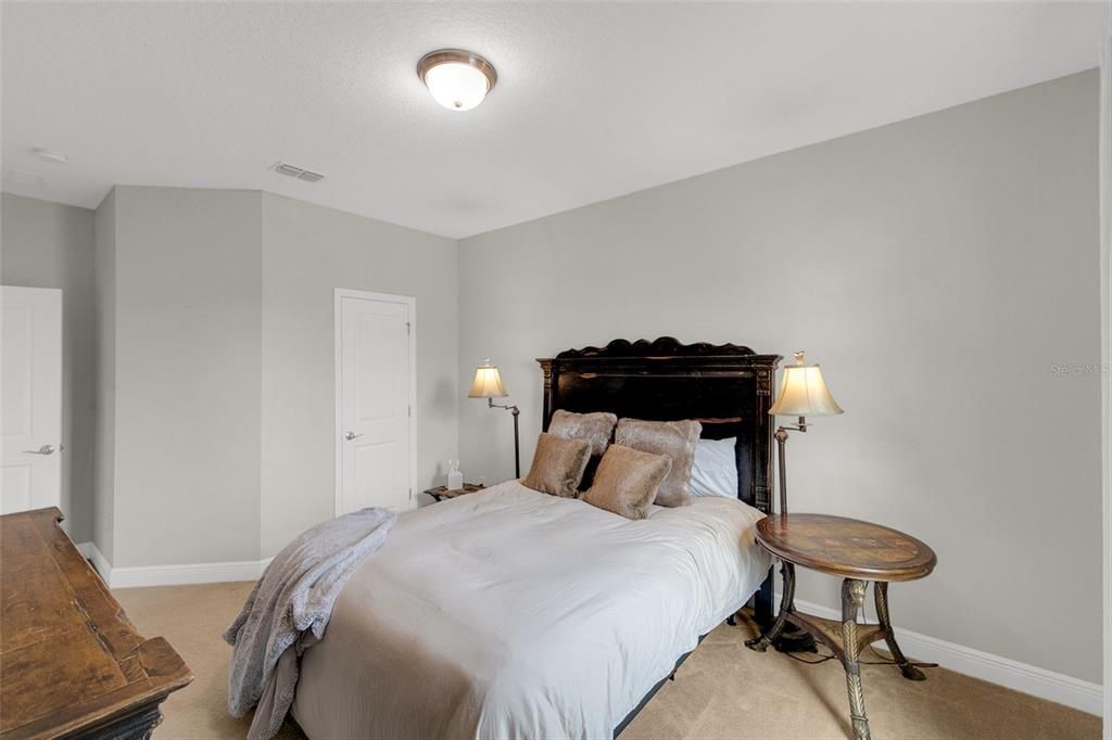 For Sale: $1,050,000 (5 beds, 4 baths, 4260 Square Feet)