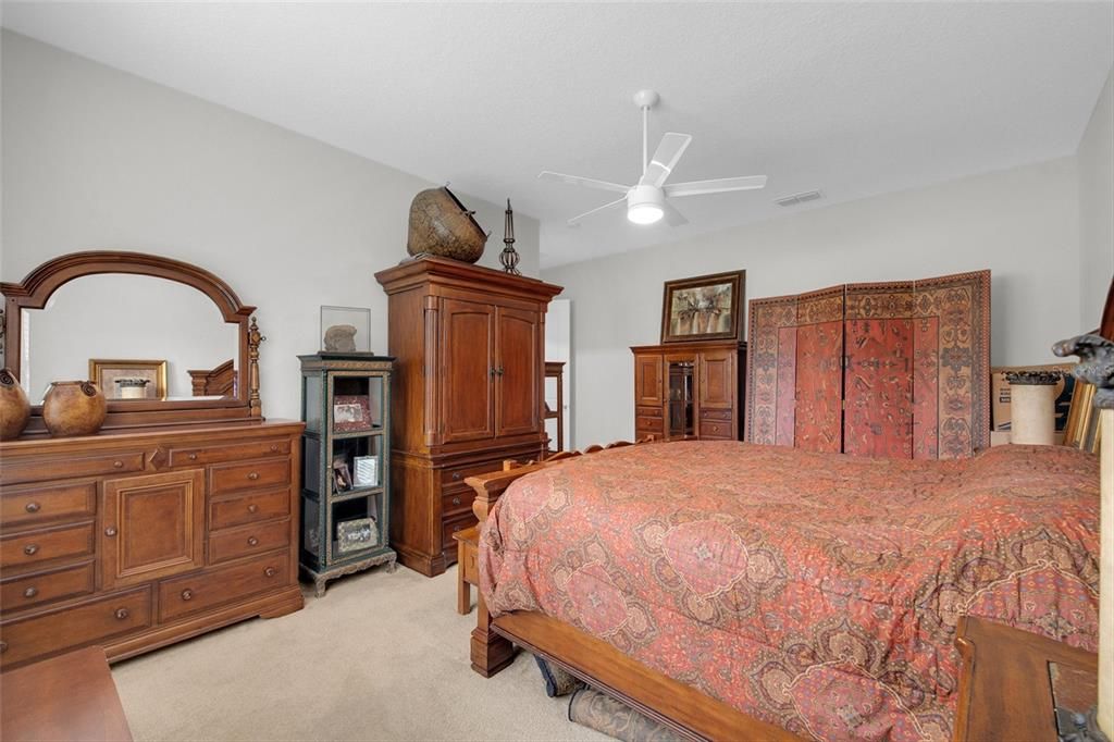 For Sale: $1,050,000 (5 beds, 4 baths, 4260 Square Feet)