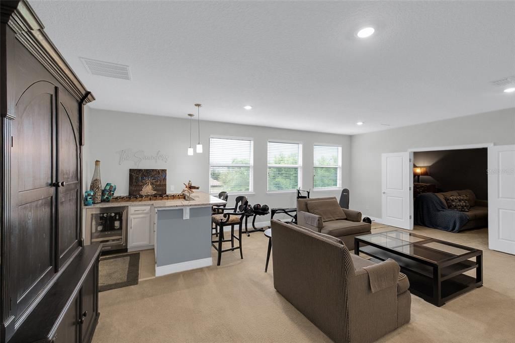 For Sale: $1,050,000 (5 beds, 4 baths, 4260 Square Feet)