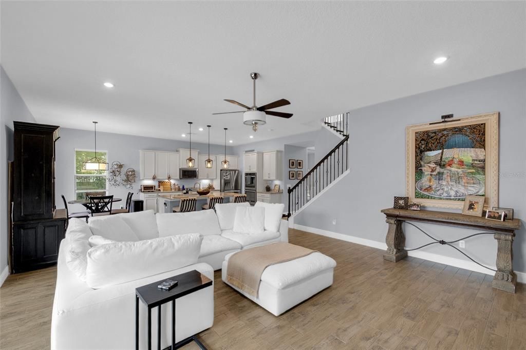 For Sale: $1,050,000 (5 beds, 4 baths, 4260 Square Feet)