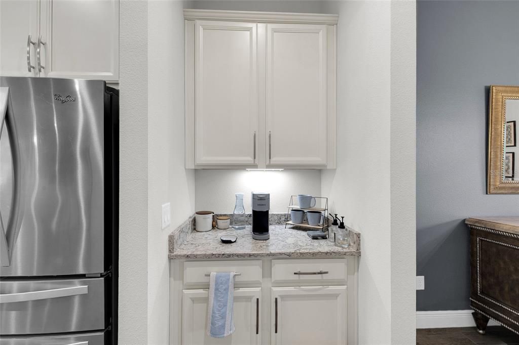 For Sale: $1,050,000 (5 beds, 4 baths, 4260 Square Feet)