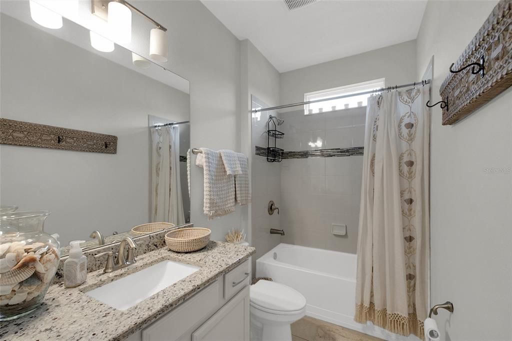 For Sale: $1,050,000 (5 beds, 4 baths, 4260 Square Feet)