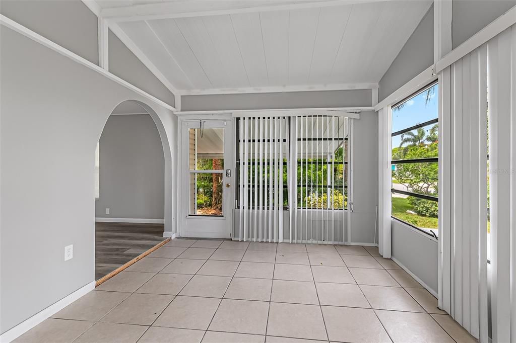 En Venta: $159,900 (2 camas, 2 baños, 1035 Pies cuadrados)