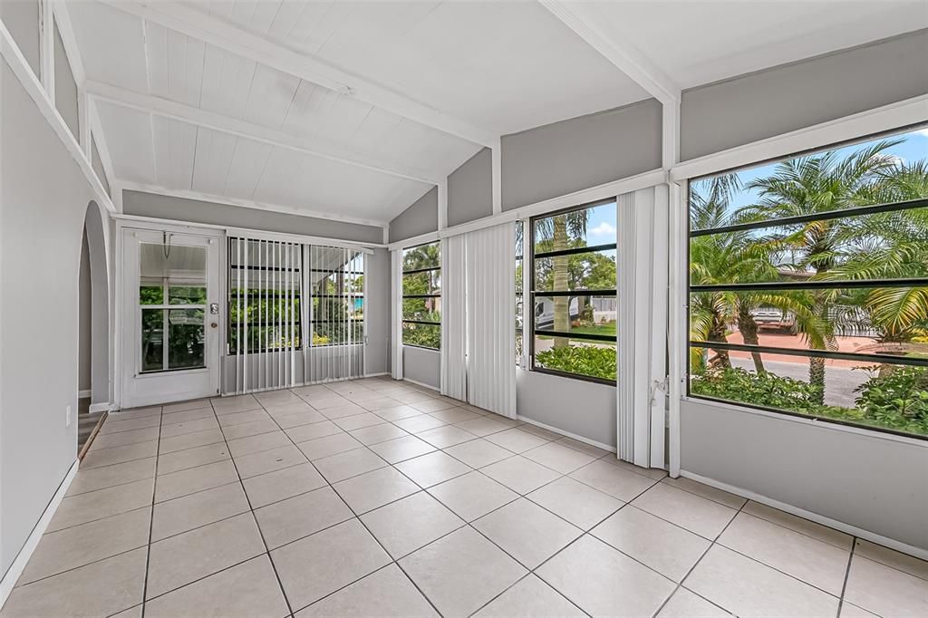 En Venta: $159,900 (2 camas, 2 baños, 1035 Pies cuadrados)