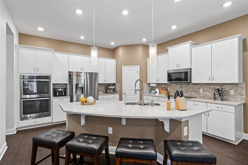 Active With Contract: $890,000 (4 beds, 3 baths, 2733 Square Feet)