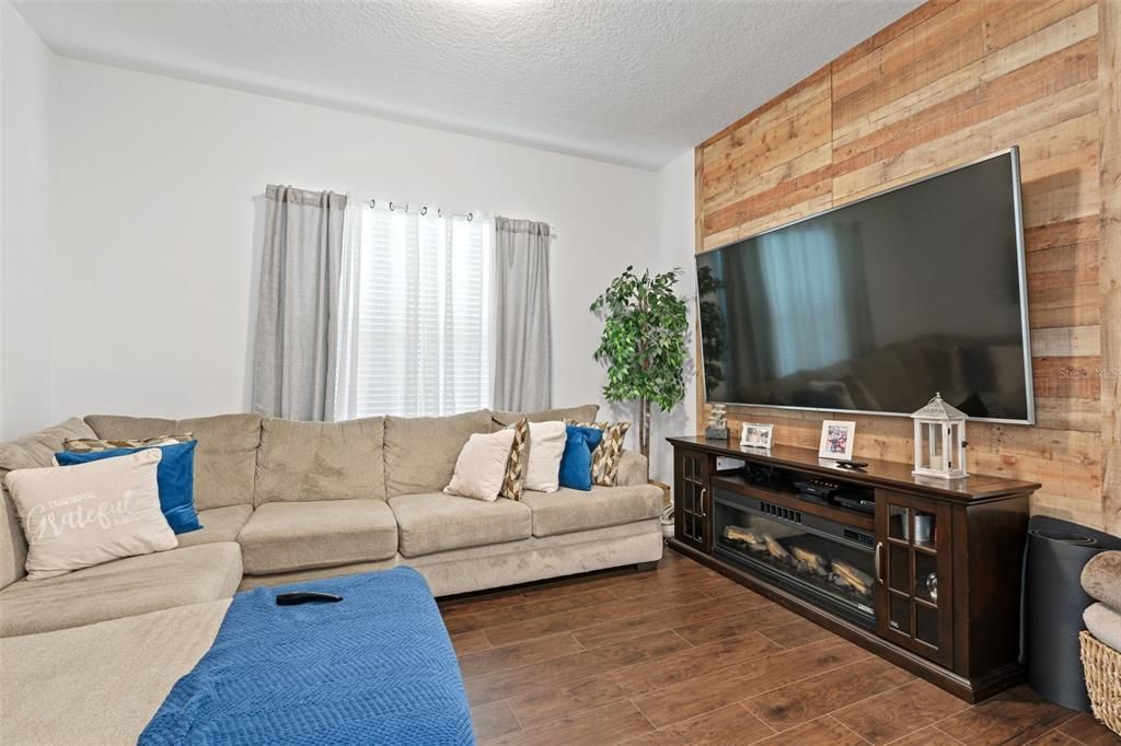 Active With Contract: $890,000 (4 beds, 3 baths, 2733 Square Feet)