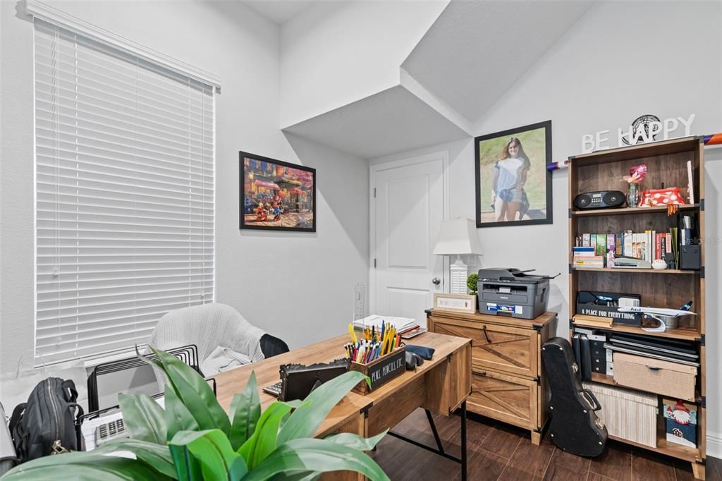 Active With Contract: $890,000 (4 beds, 3 baths, 2733 Square Feet)