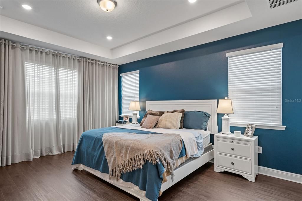 Active With Contract: $890,000 (4 beds, 3 baths, 2733 Square Feet)