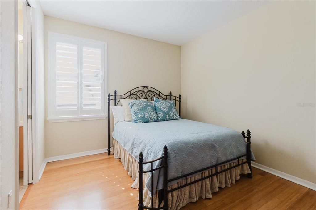 合同活跃: $710,000 (6 贝兹, 4 浴室, 3674 平方英尺)