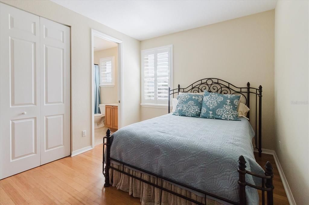 合同活跃: $710,000 (6 贝兹, 4 浴室, 3674 平方英尺)