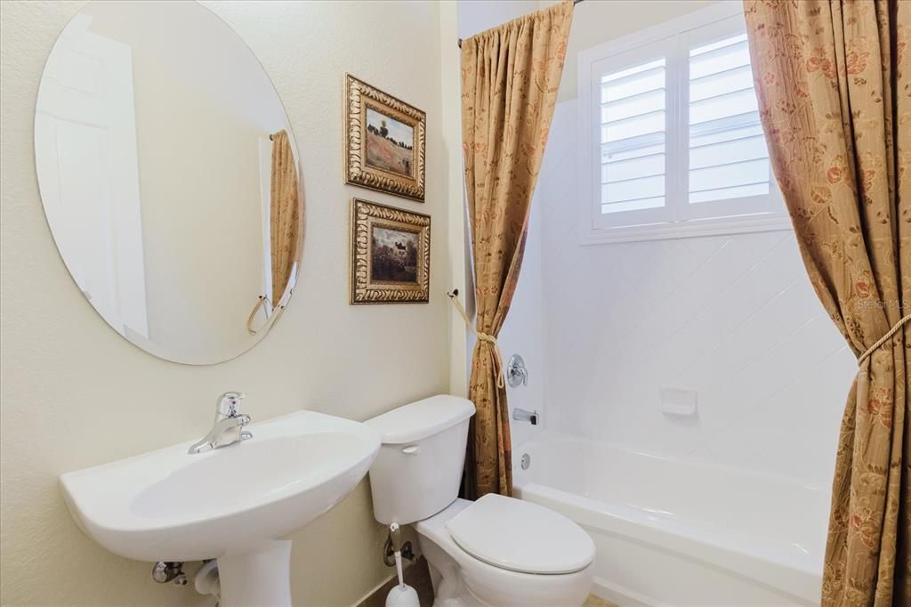 合同活跃: $710,000 (6 贝兹, 4 浴室, 3674 平方英尺)