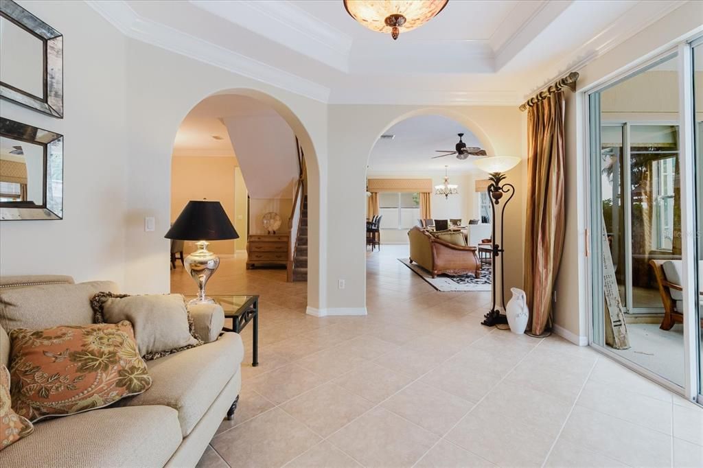 合同活跃: $710,000 (6 贝兹, 4 浴室, 3674 平方英尺)