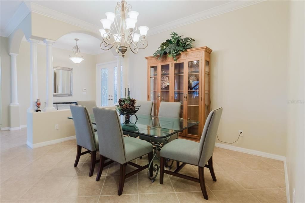 合同活跃: $710,000 (6 贝兹, 4 浴室, 3674 平方英尺)