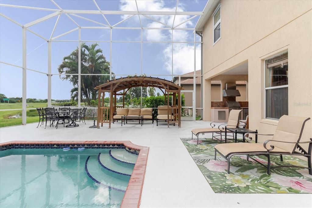 合同活跃: $710,000 (6 贝兹, 4 浴室, 3674 平方英尺)