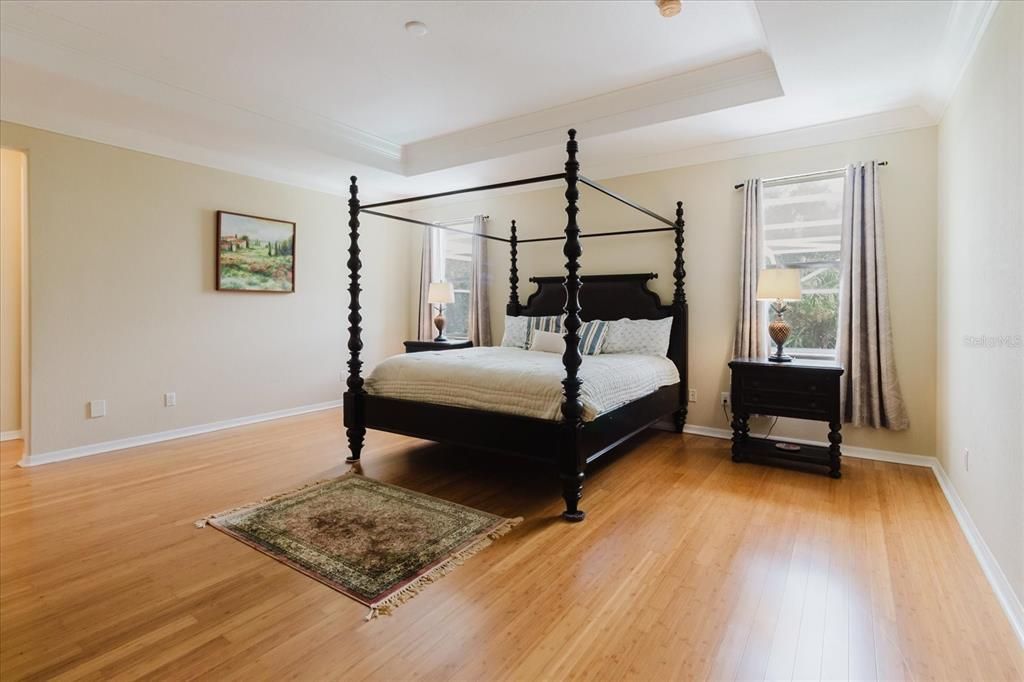 合同活跃: $710,000 (6 贝兹, 4 浴室, 3674 平方英尺)