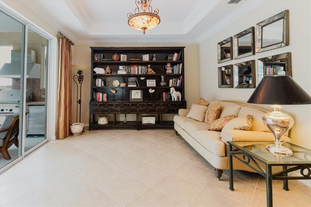 合同活跃: $710,000 (6 贝兹, 4 浴室, 3674 平方英尺)