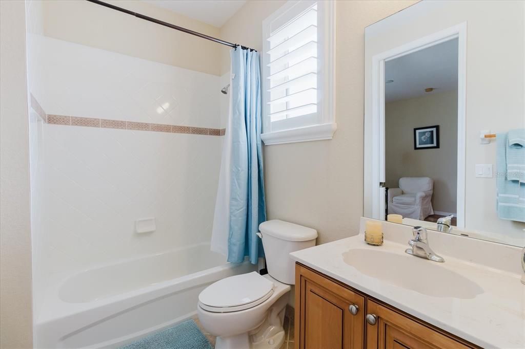 合同活跃: $710,000 (6 贝兹, 4 浴室, 3674 平方英尺)