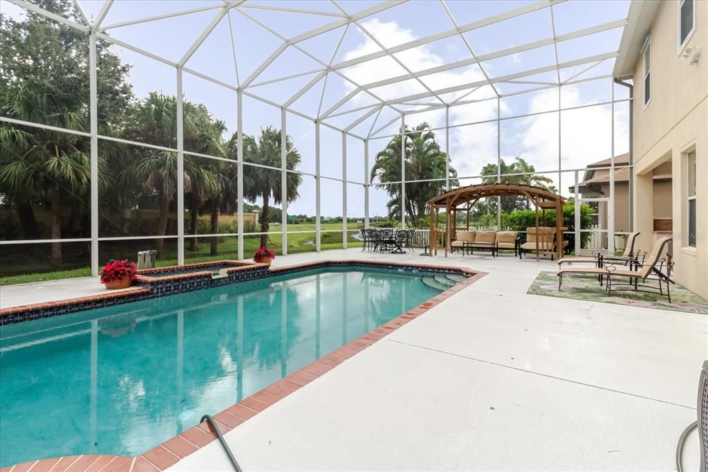 合同活跃: $710,000 (6 贝兹, 4 浴室, 3674 平方英尺)