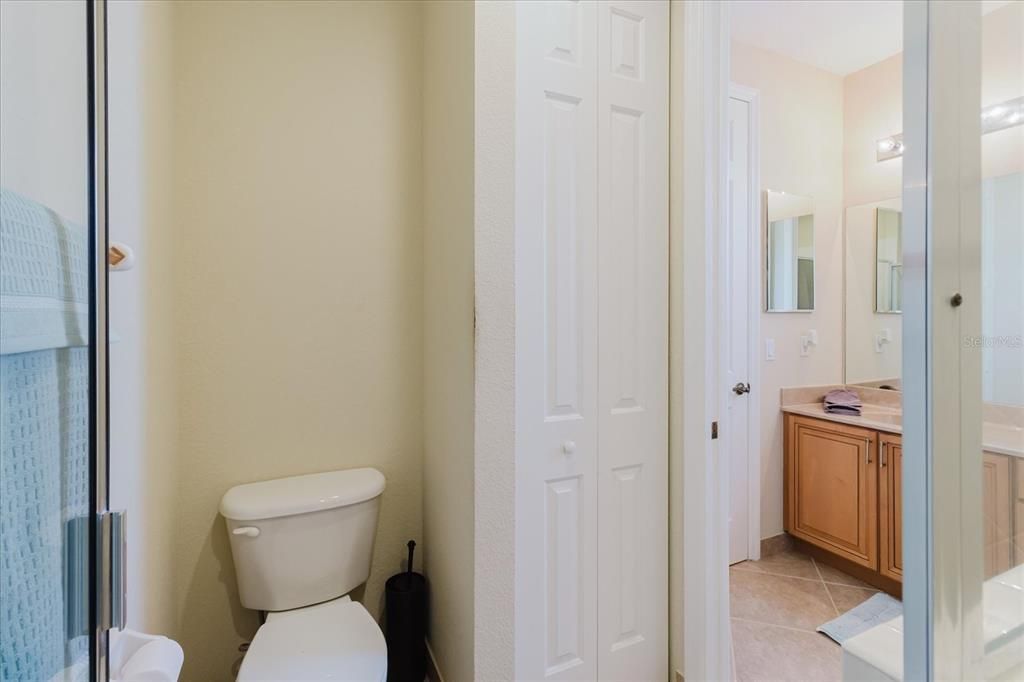 合同活跃: $710,000 (6 贝兹, 4 浴室, 3674 平方英尺)