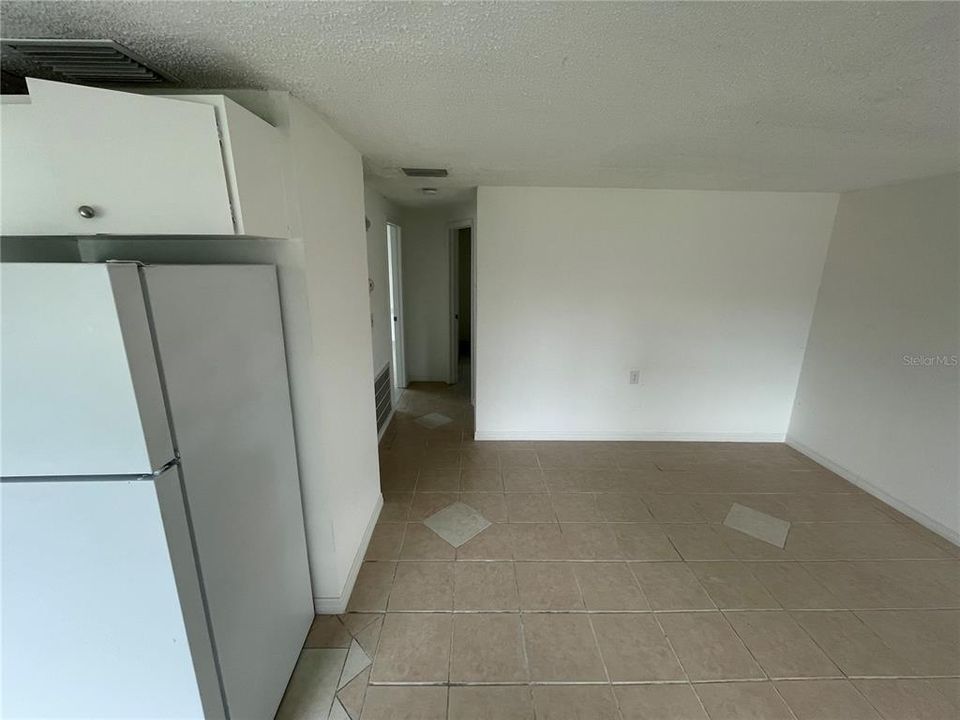 For Rent: $1,100 (2 beds, 1 baths, 720 Square Feet)