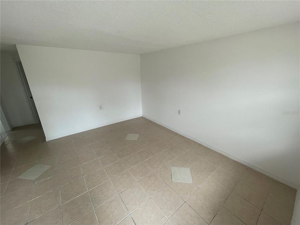 For Rent: $1,100 (2 beds, 1 baths, 720 Square Feet)