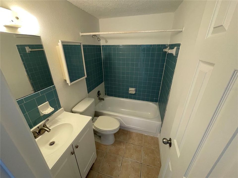 For Rent: $1,100 (2 beds, 1 baths, 720 Square Feet)