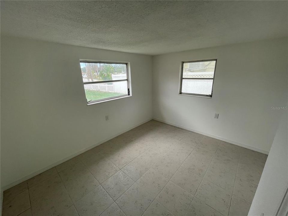 For Rent: $1,100 (2 beds, 1 baths, 720 Square Feet)