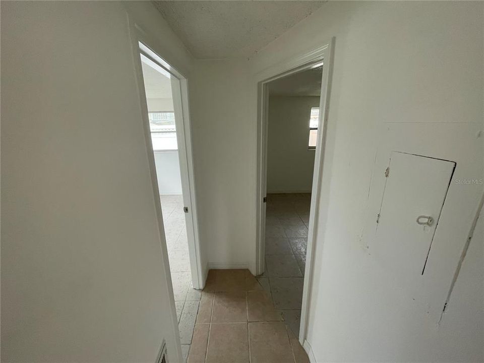 For Rent: $1,100 (2 beds, 1 baths, 720 Square Feet)