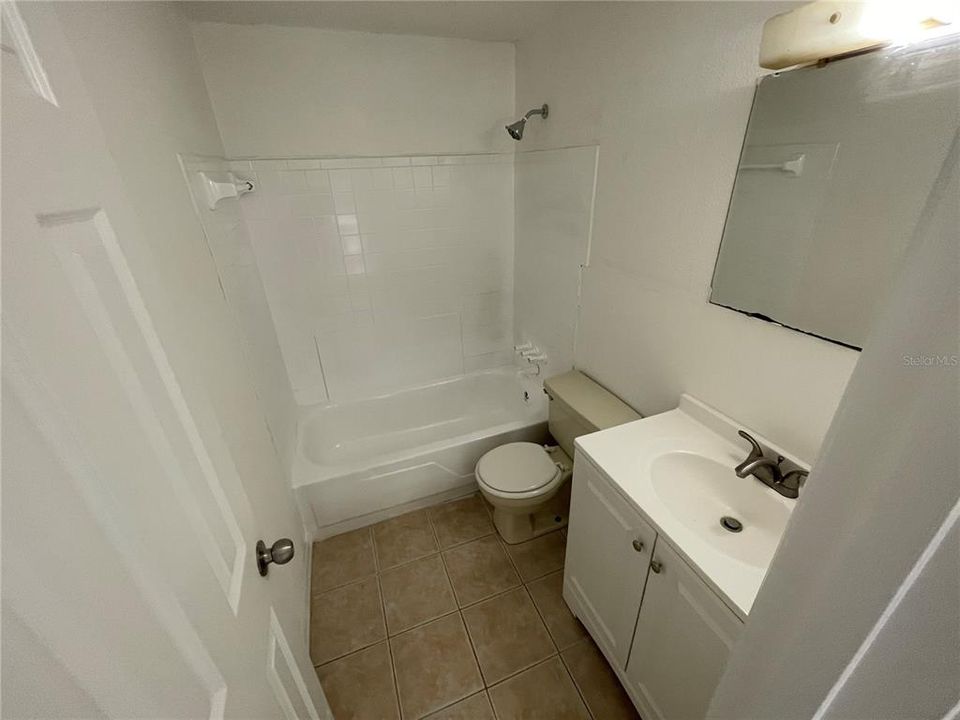 For Rent: $1,100 (2 beds, 1 baths, 720 Square Feet)