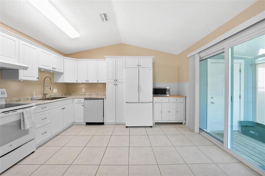 Active With Contract: $149,000 (2 beds, 1 baths, 868 Square Feet)
