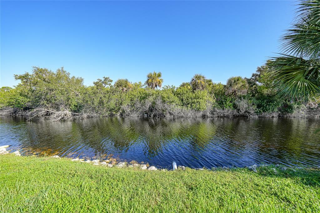 Active With Contract: $149,000 (2 beds, 1 baths, 868 Square Feet)