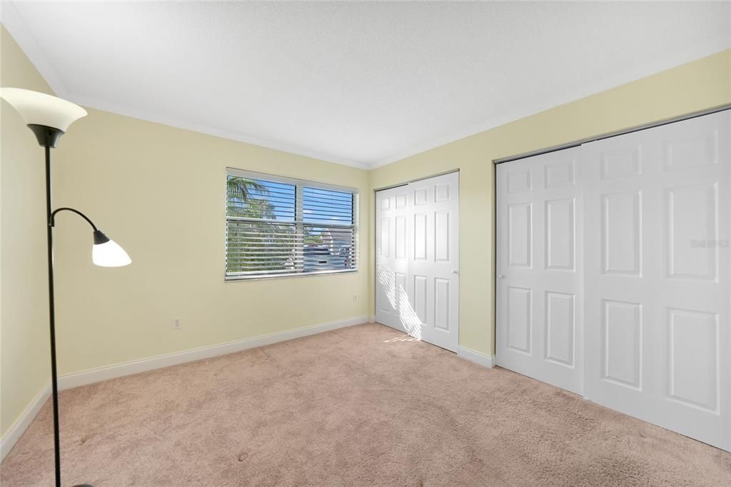 Active With Contract: $149,000 (2 beds, 1 baths, 868 Square Feet)