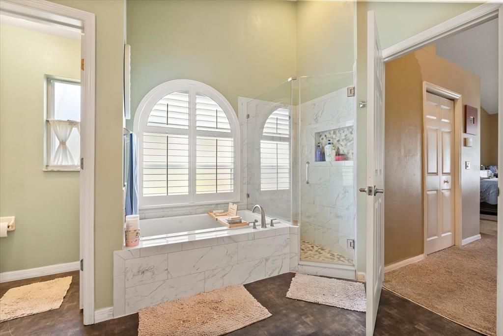 Под контрактом: $460,000 (4 спален, 2 ванн, 2312 Квадратных фут)