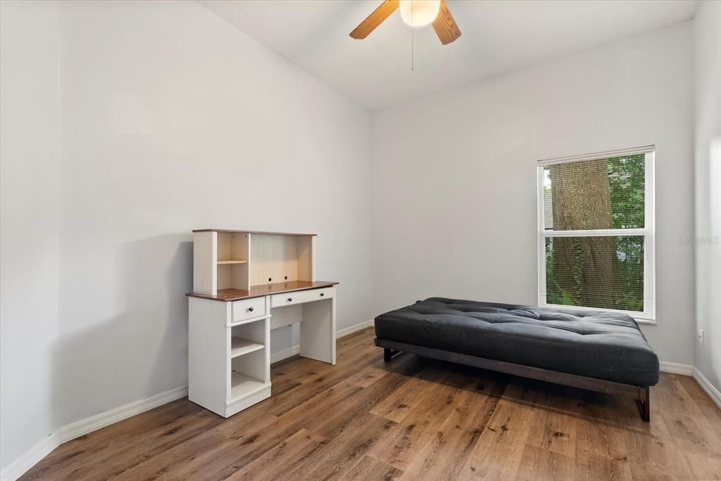 Под контрактом: $460,000 (4 спален, 2 ванн, 2312 Квадратных фут)