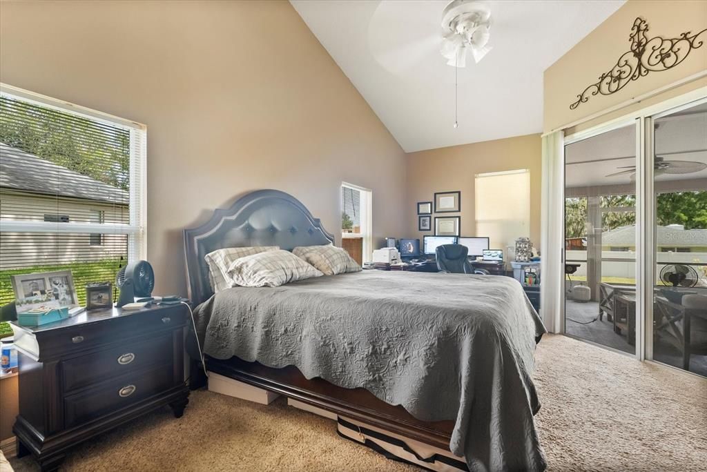 Под контрактом: $460,000 (4 спален, 2 ванн, 2312 Квадратных фут)