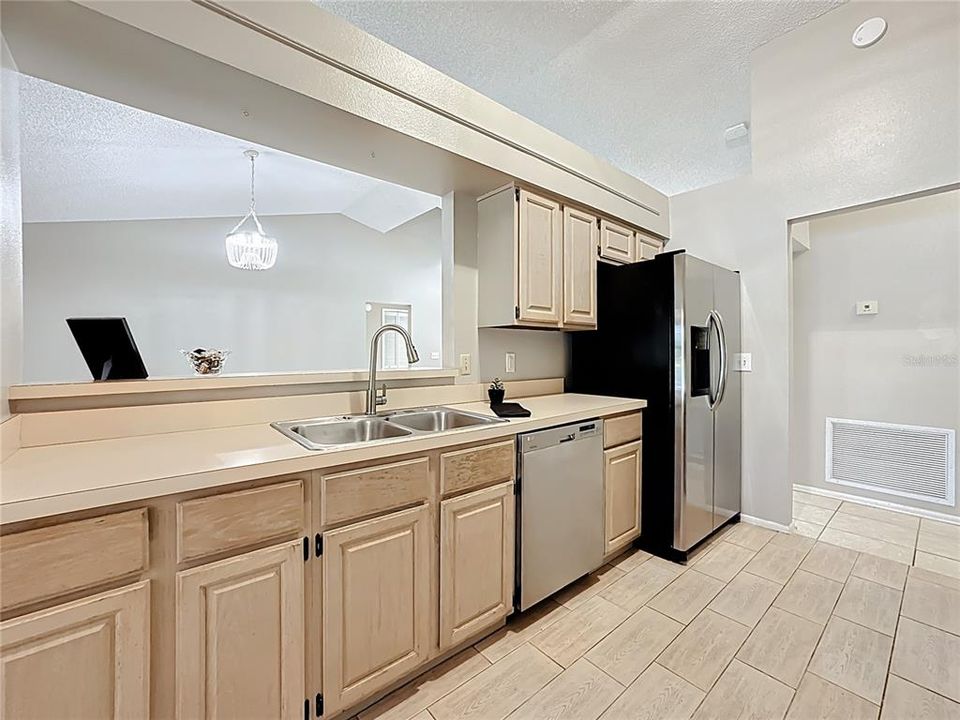 En Venta: $389,000 (3 camas, 2 baños, 1576 Pies cuadrados)