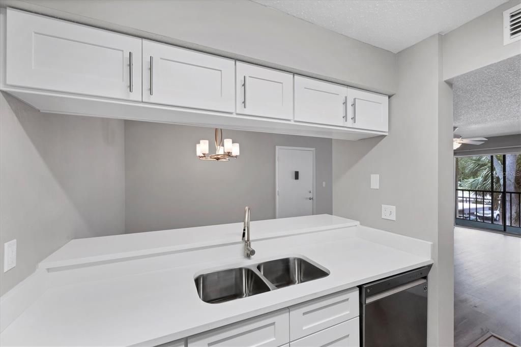 待售: $125,000 (1 贝兹, 1 浴室, 648 平方英尺)