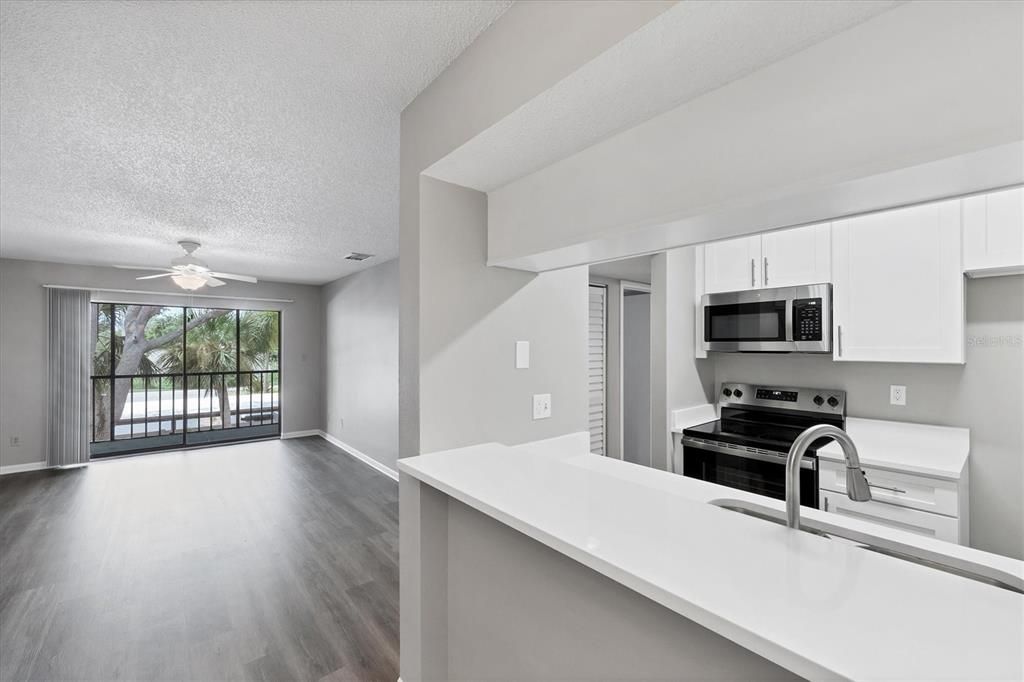 待售: $125,000 (1 贝兹, 1 浴室, 648 平方英尺)