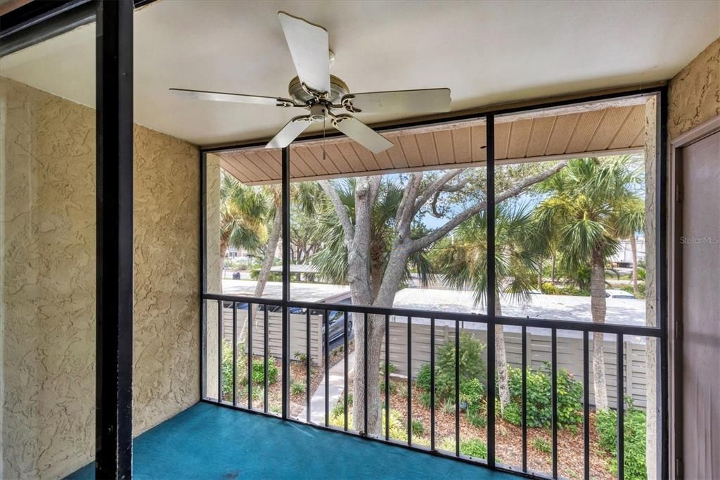 待售: $125,000 (1 贝兹, 1 浴室, 648 平方英尺)