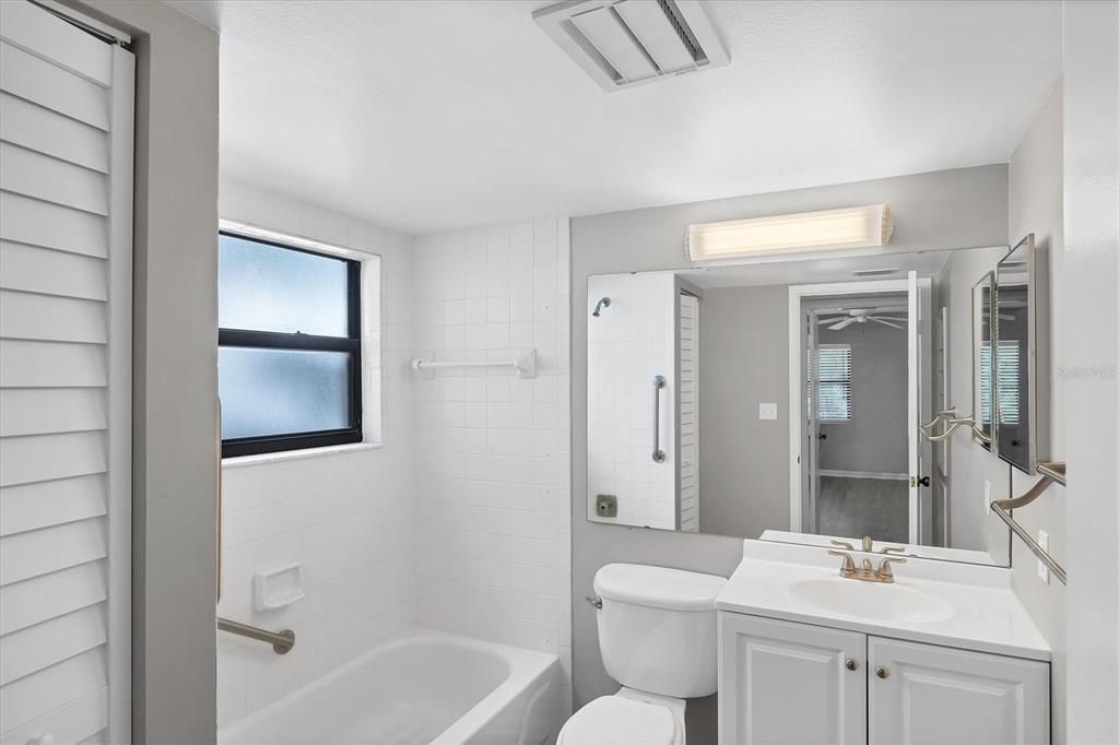 待售: $125,000 (1 贝兹, 1 浴室, 648 平方英尺)