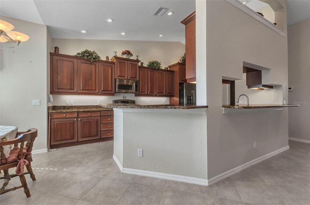 待售: $349,000 (3 贝兹, 2 浴室, 1998 平方英尺)