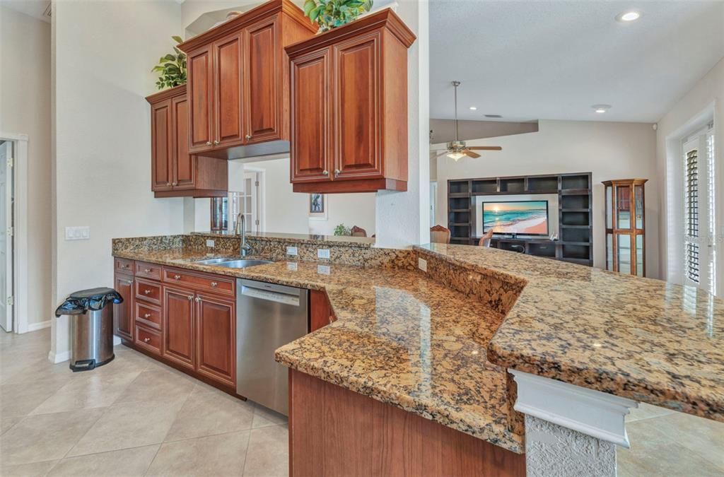 待售: $349,000 (3 贝兹, 2 浴室, 1998 平方英尺)