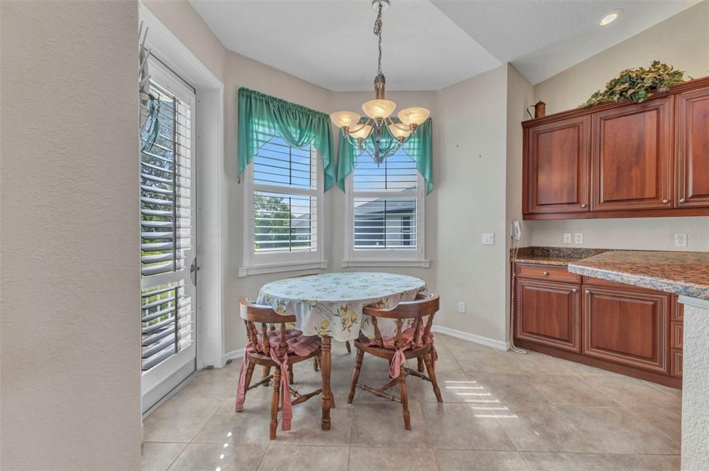 待售: $349,000 (3 贝兹, 2 浴室, 1998 平方英尺)