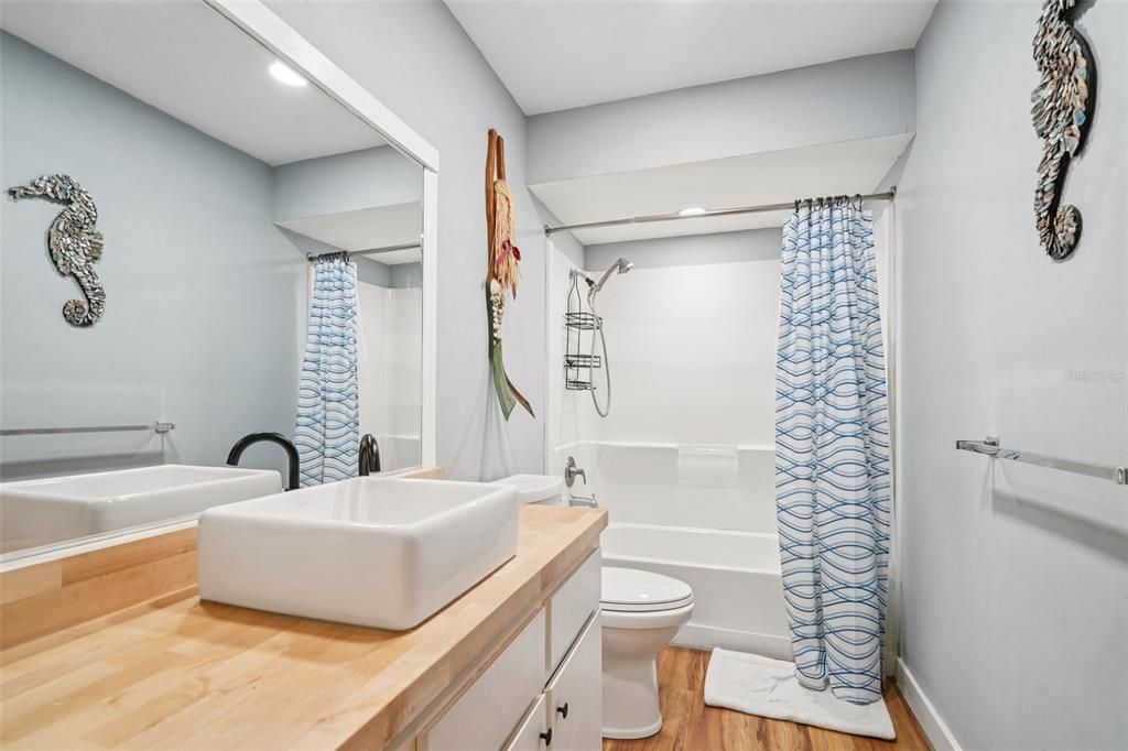 For Sale: $449,900 (3 beds, 2 baths, 1726 Square Feet)