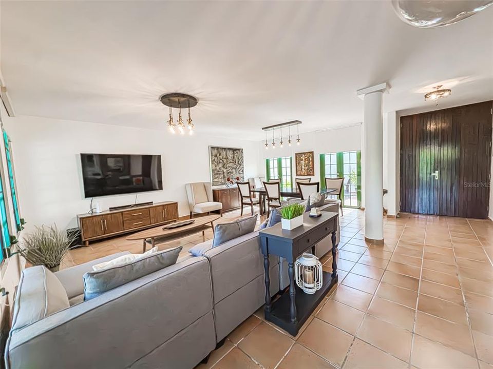 出租: $6,500 (4 贝兹, 4 浴室, 2764 平方英尺)