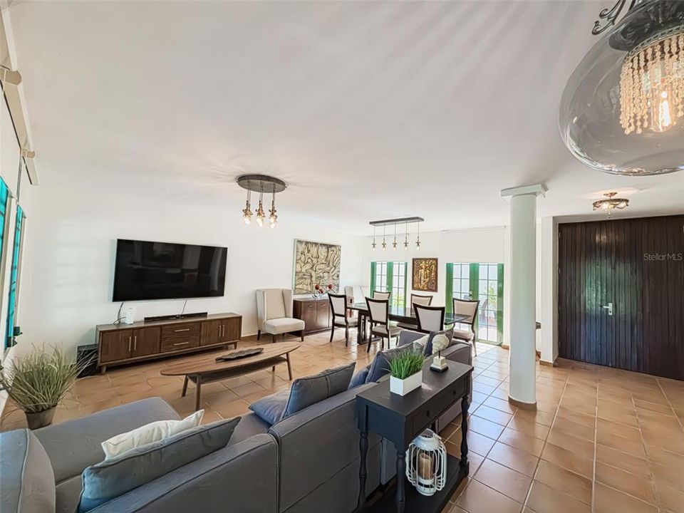 出租: $6,500 (4 贝兹, 4 浴室, 2764 平方英尺)