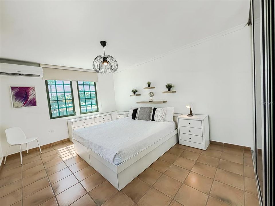 出租: $6,500 (4 贝兹, 4 浴室, 2764 平方英尺)