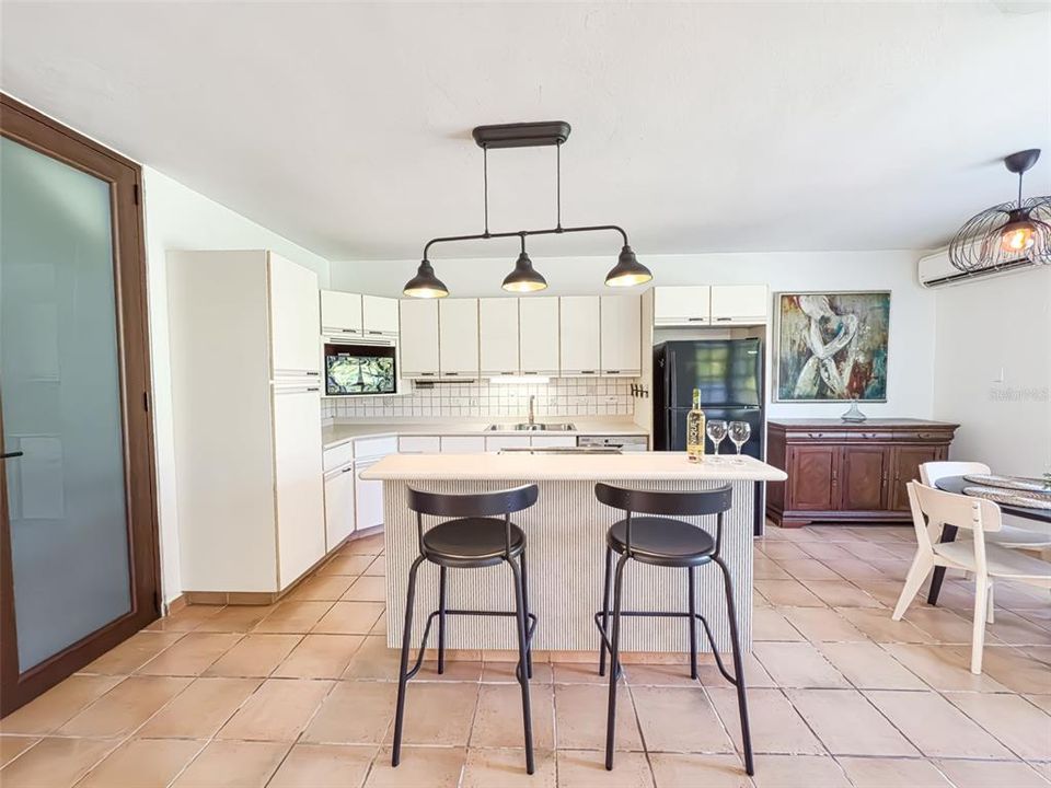 出租: $6,500 (4 贝兹, 4 浴室, 2764 平方英尺)